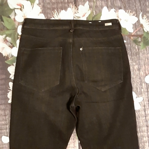 New H&M Premium Freefit® Skinny Jeans - Picture 5 of 11